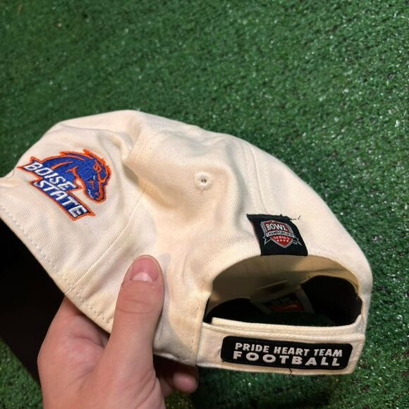 Nike Men's White and Red Hat - Picture 4 of 6